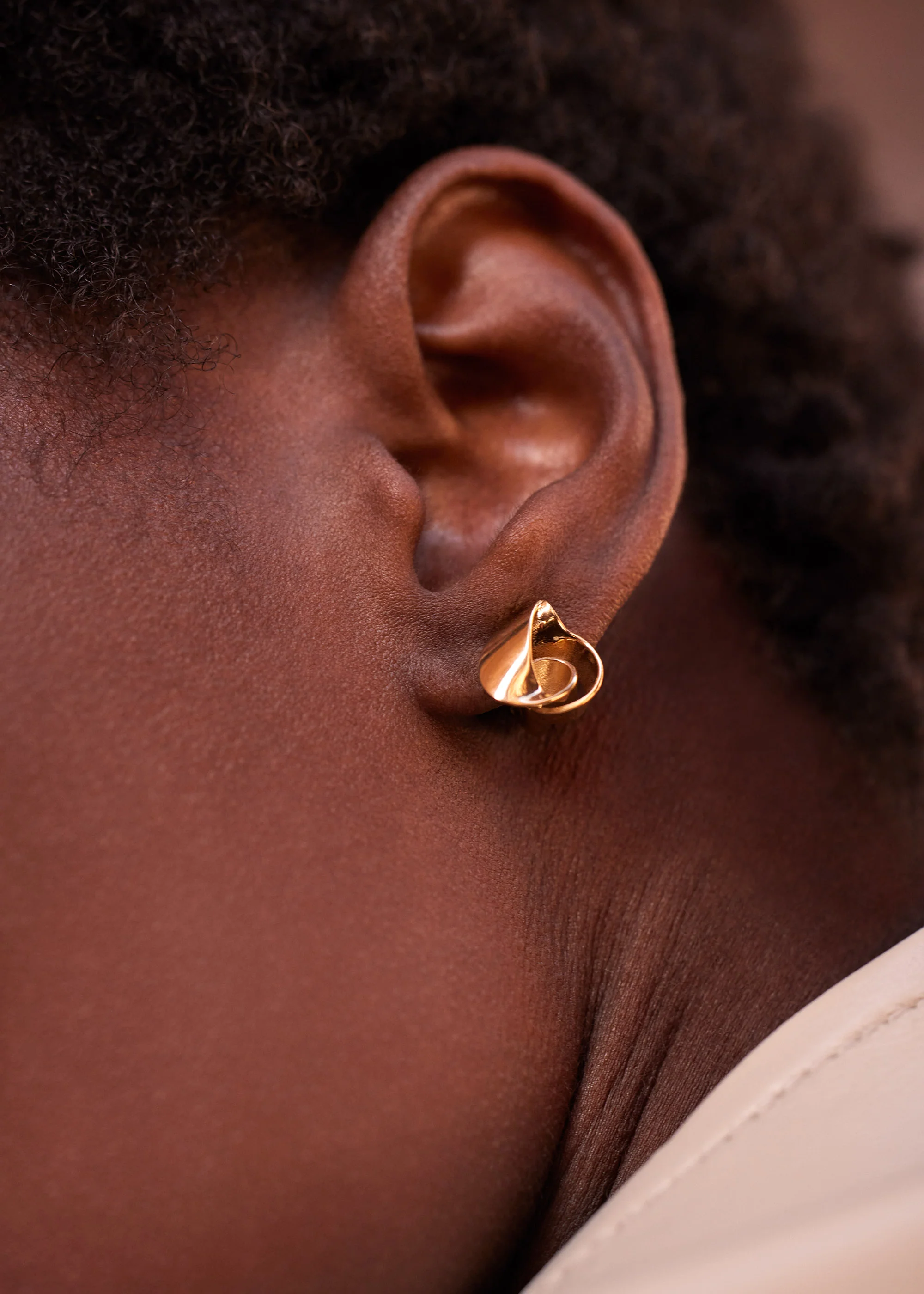 Puces d’oreilles Éole - Dorée à l’or 24 carats - Image 3