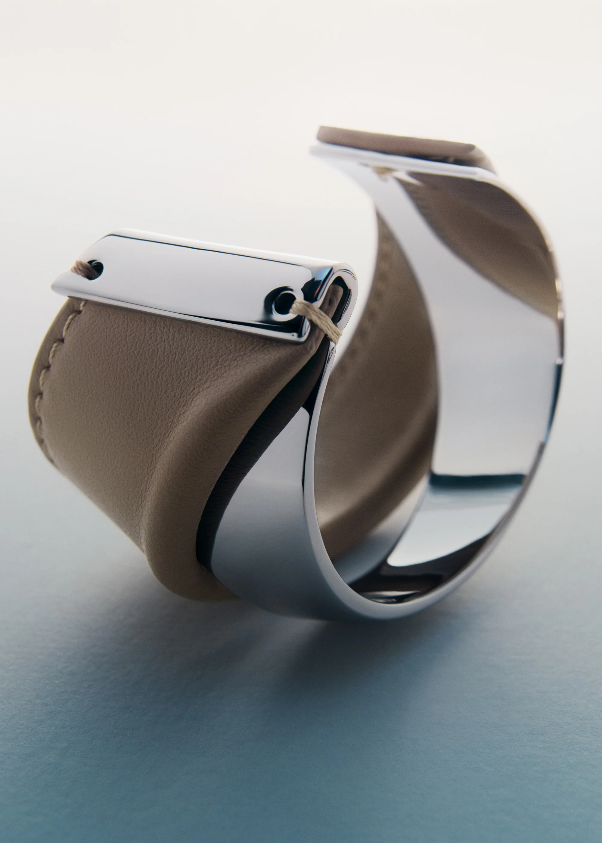 Manchette Ormé - Argentée Cuir Taupe - Image 3