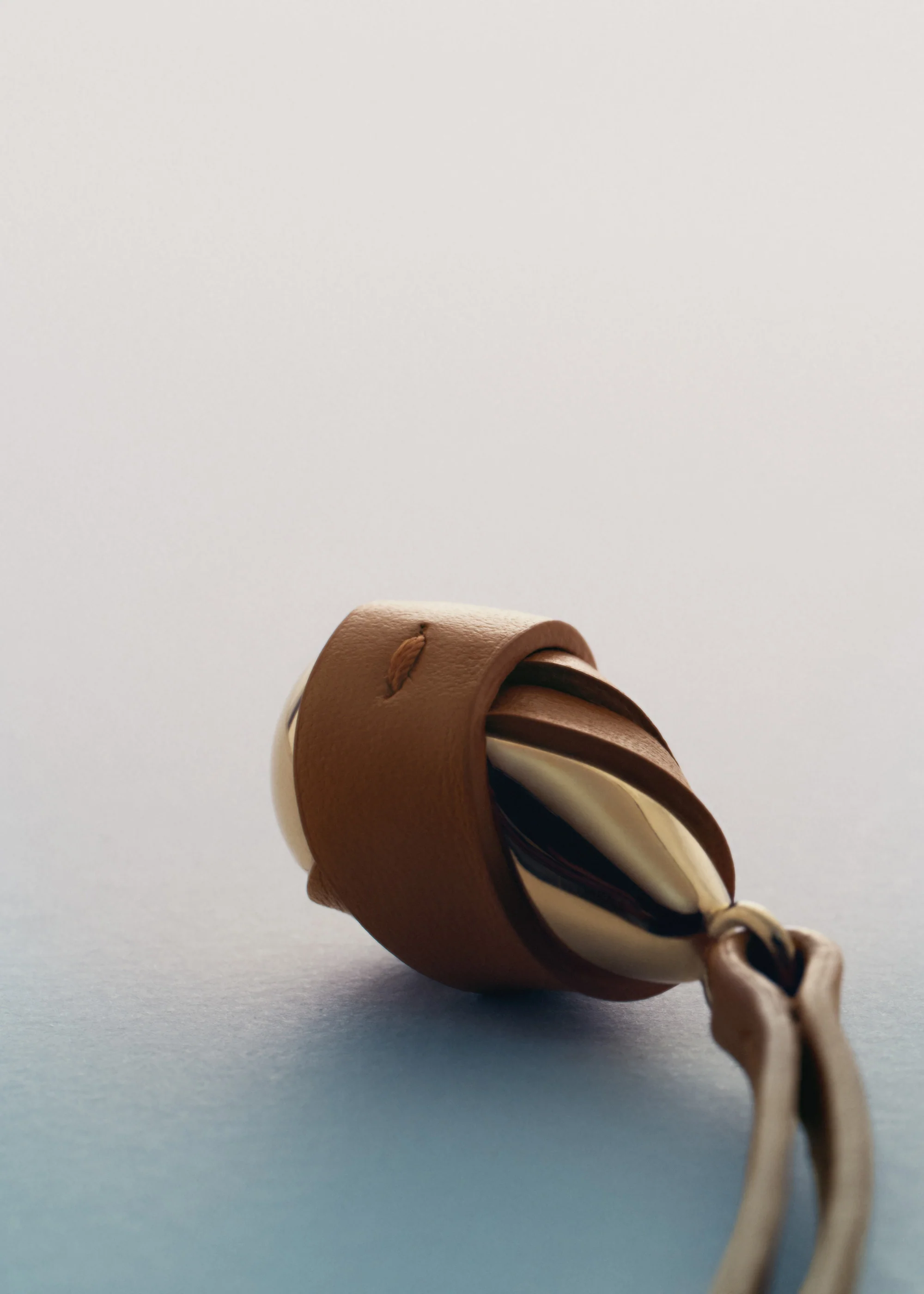 Pendentif Ormé - Dorée Cuir Camel - Image 3